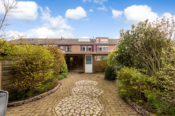 Foto - Te koop: tussenwoning gelegen aan groenvoorziening